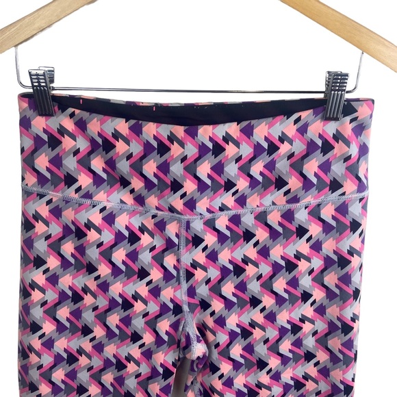 Victoria Secret VSX Multicolored Crop Capri Leggings Size Medium - Picture 8 of 11